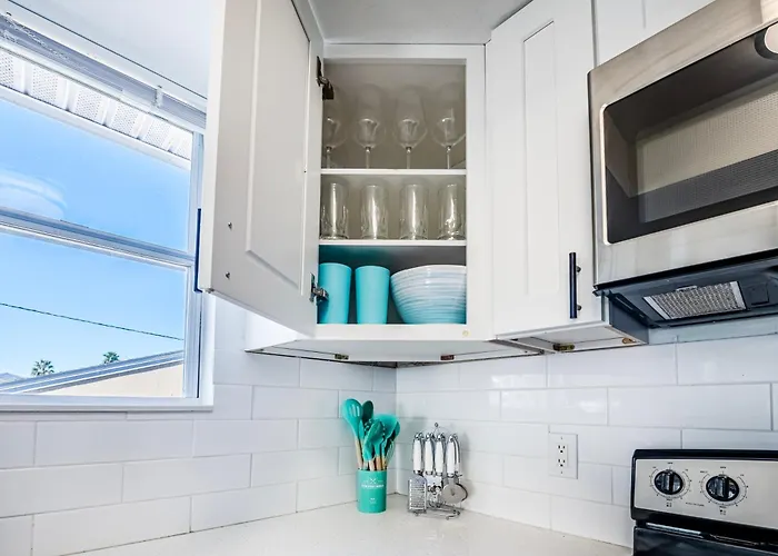 Apartment 2br 2ba Retreat B 3min To Beach! Clearwater Beach