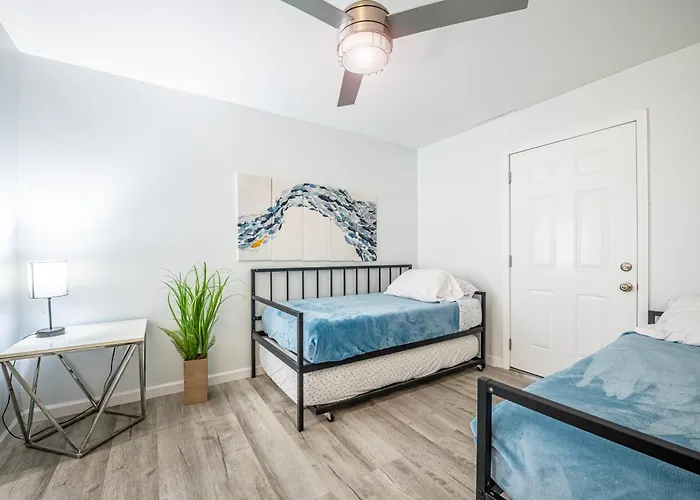 Apartment 2br 2ba Retreat B 3min To Beach!