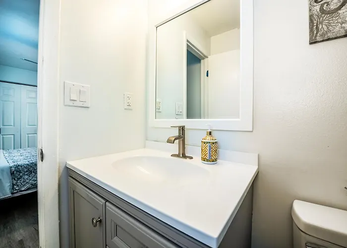Apartment 2br 2ba Retreat B 3min To Beach! Clearwater Beach