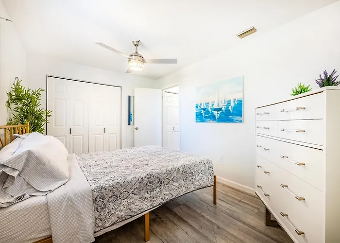 Apartment 2br 2ba Retreat B 3min To Beach! *