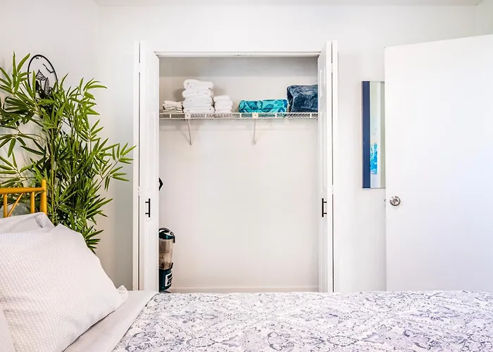 Apartment 2br 2ba Retreat B 3min To Beach! Clearwater Beach