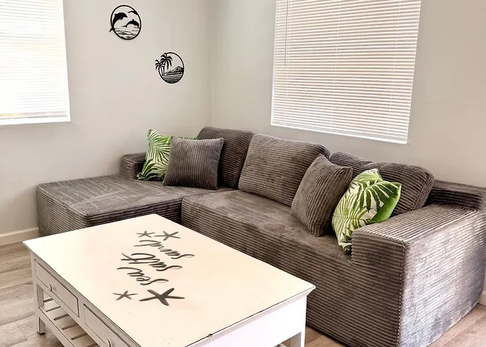Apartment 2br 2ba Retreat B 3min To Beach! *